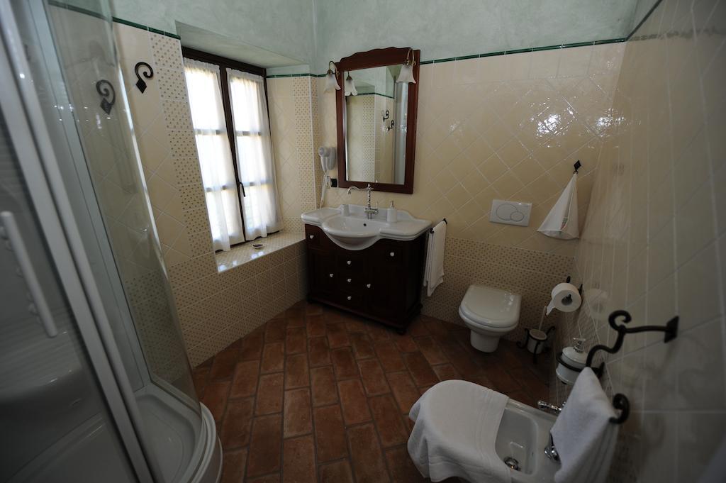 Castel Martino Villa Cortemilia Room photo