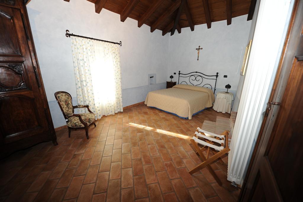 Castel Martino Villa Cortemilia Room photo