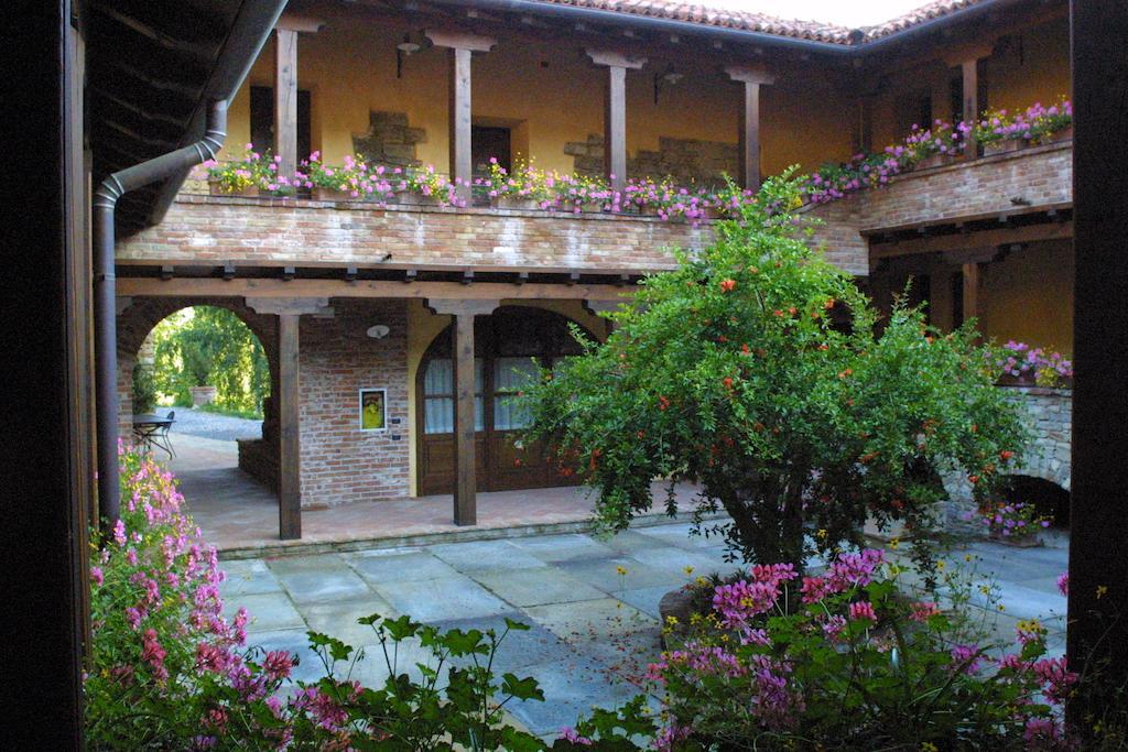 Castel Martino Villa Cortemilia Exterior photo